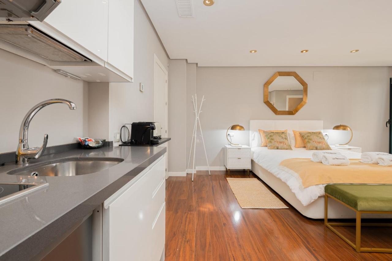 C30 Deluxe Studio With Terrace Into Cathedral Square Apartment Málaga Exterior foto